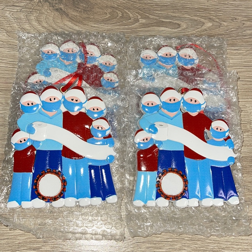 3️⃣/$20! Family ornament’s.